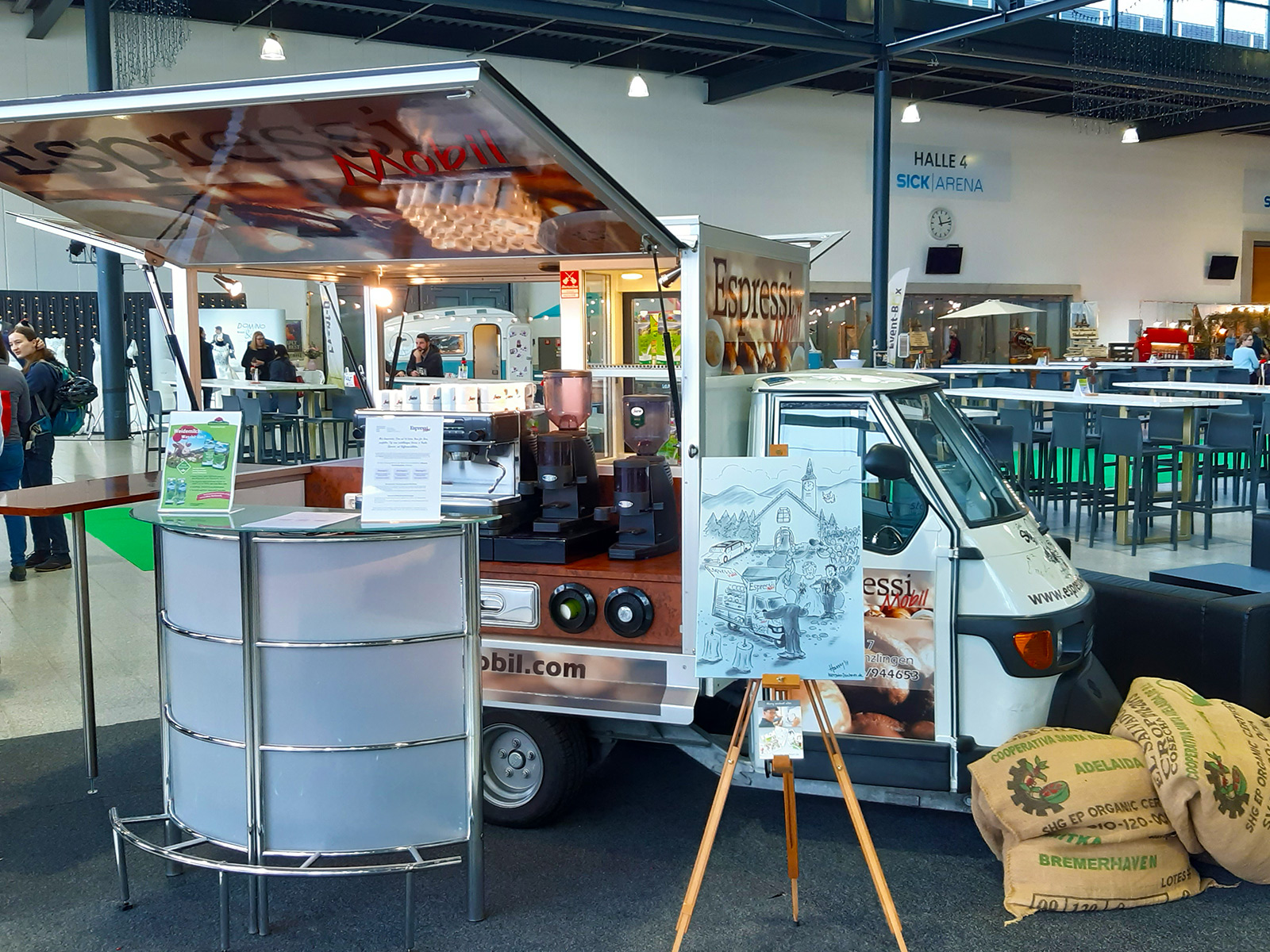 Das Espressi-Mobil – italienisches Dreirad mit mobilem Kaffeeaufbau