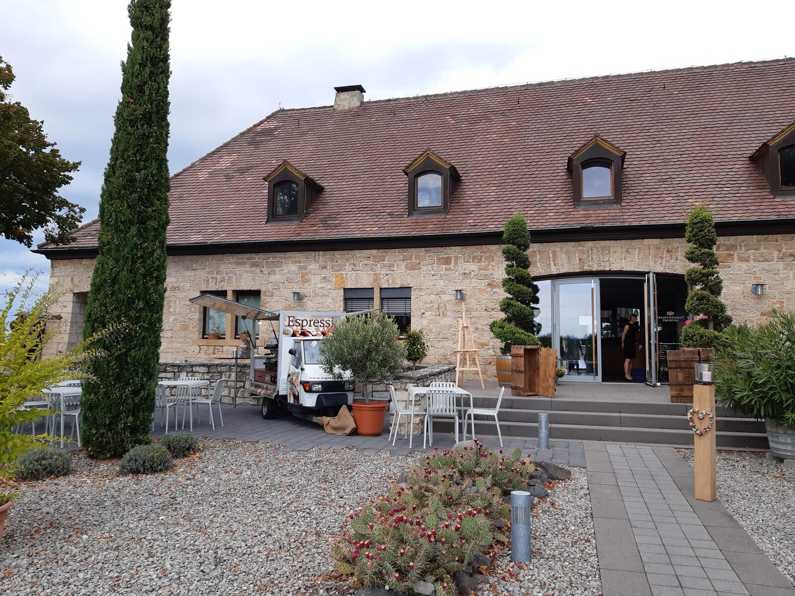 Outdoor Event vor historischem Gebäude